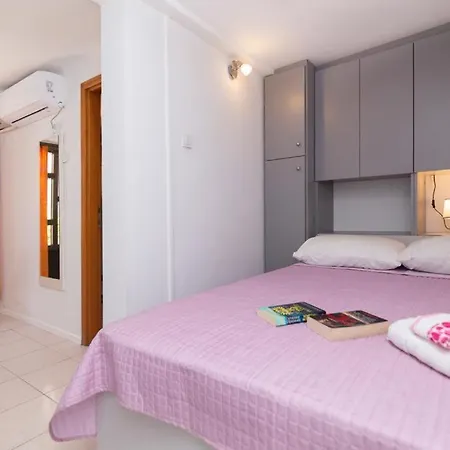 Central Rose In Hearth Of Lägenhet *